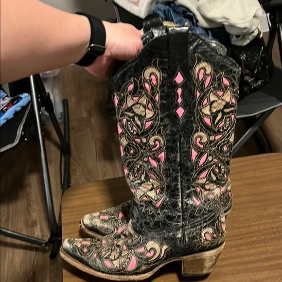 Women's Western Embroidered Boots - Black and Pink - Picture 2 of 6